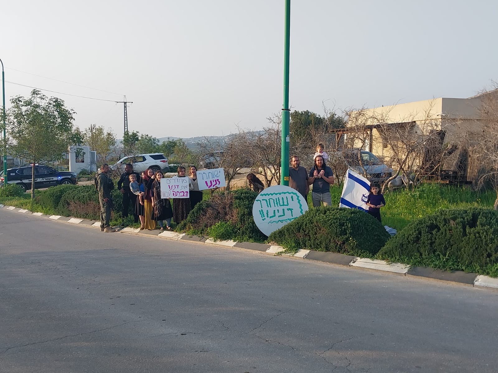 התושבים מפגינים