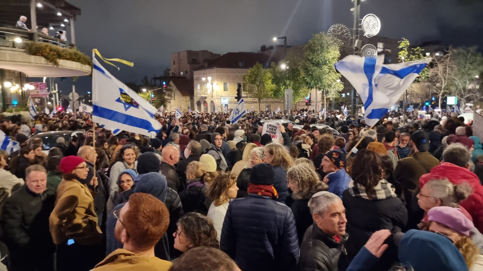 מפגן התמיכה במשפחות החטופים בכיכר פריז