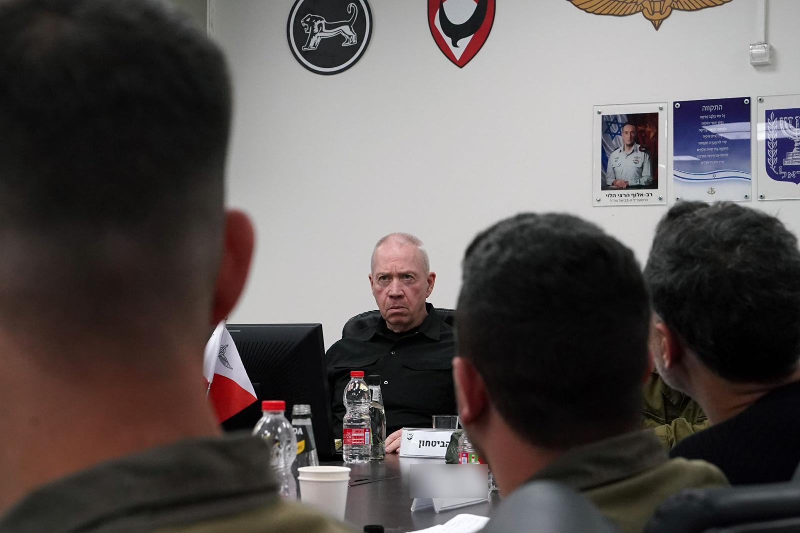 גלנט עם לוחמי דובדבן