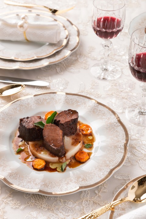 חזה בקר עם פירה ופטריות ברוטב יין