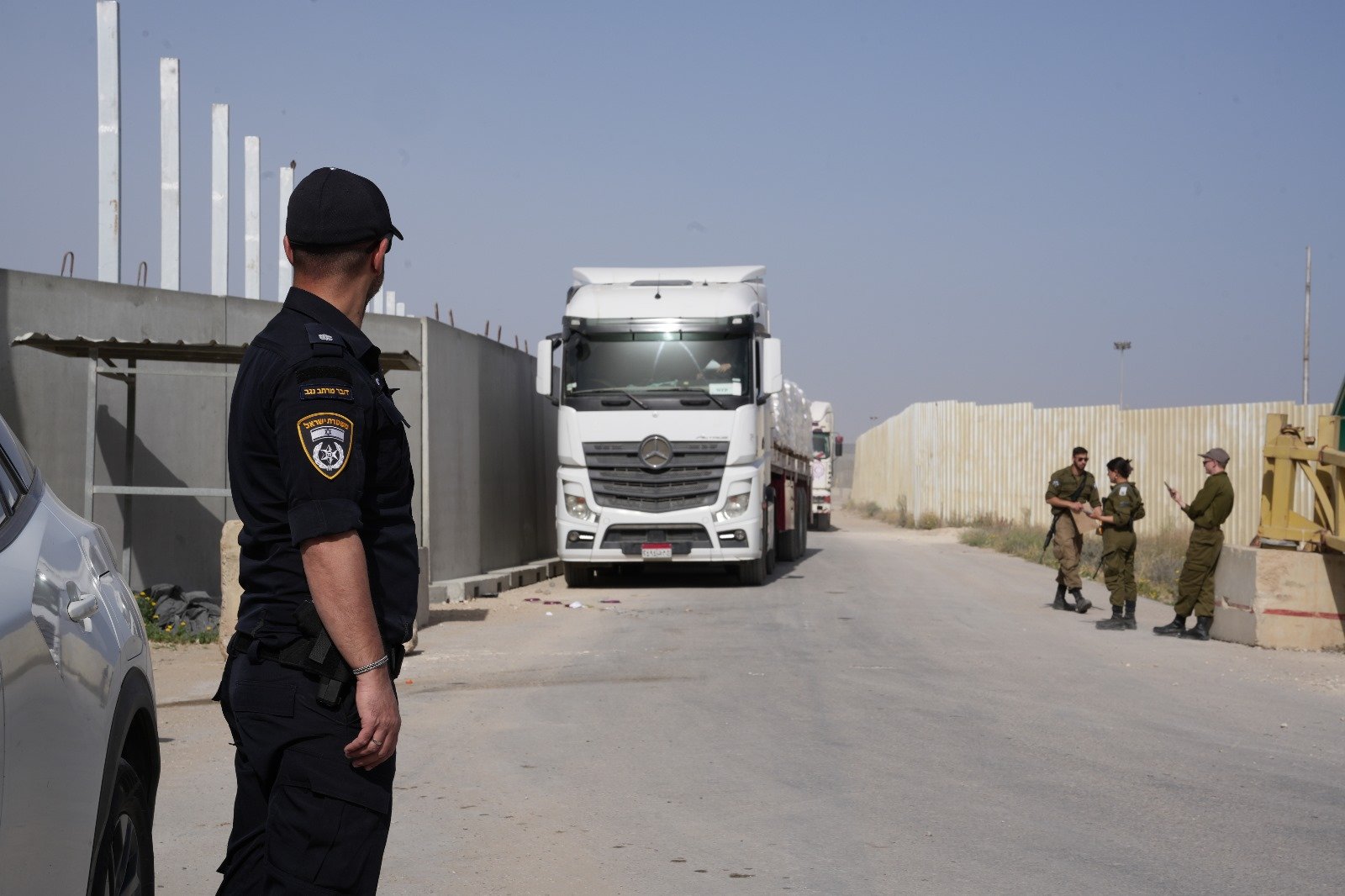 משאיות הסיוע בכרם שלום