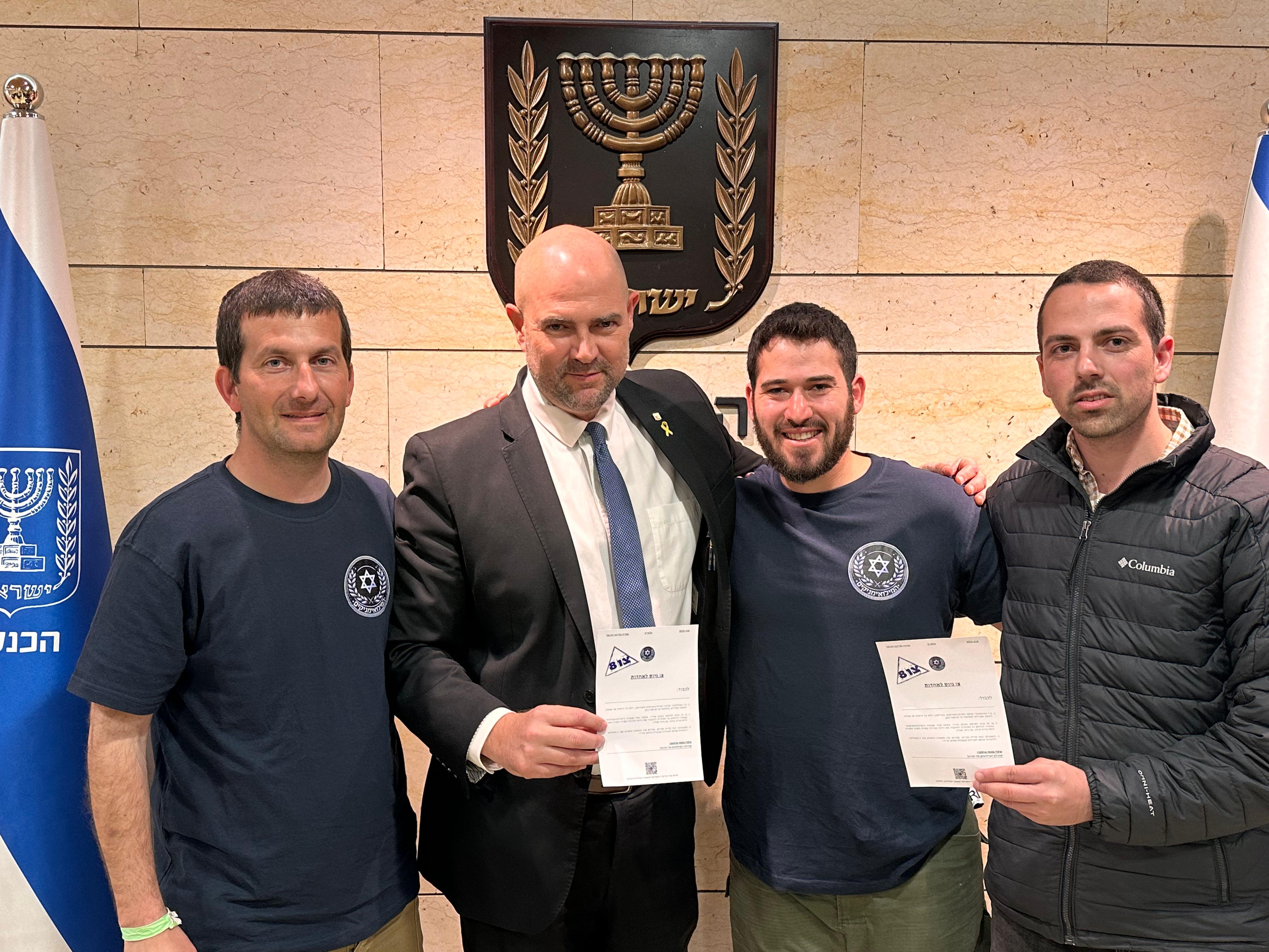 אוחנה מקבל צו לאחדות