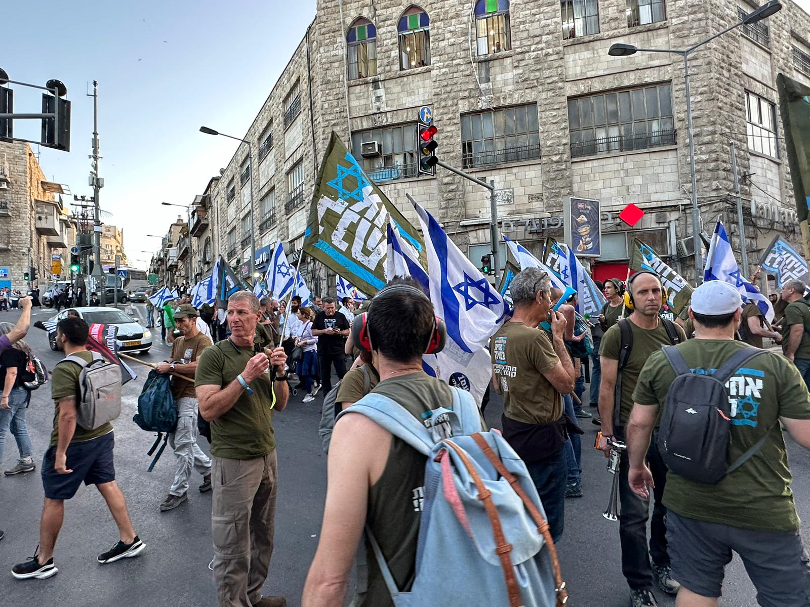הפגנת 'אחים לנשק' במאה שערים    
