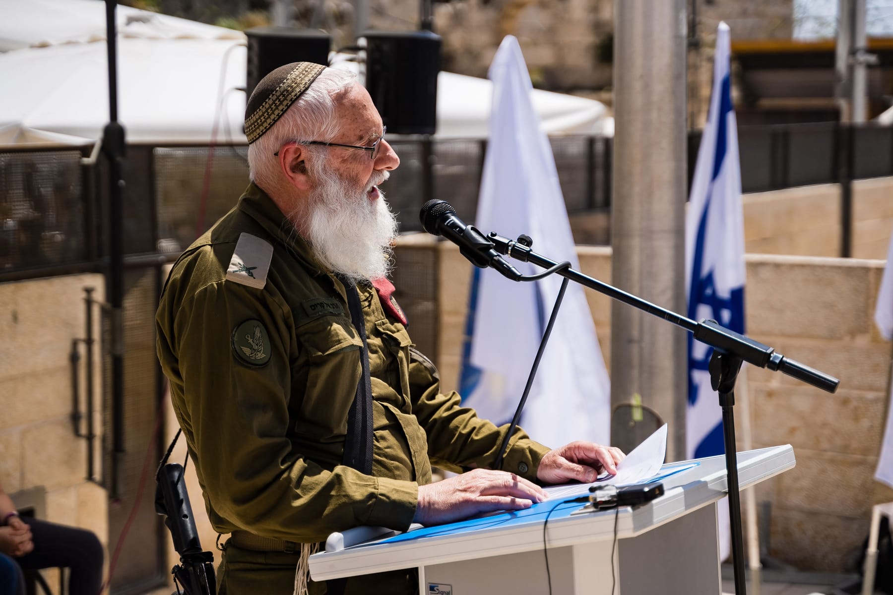 הרב אייל קרים מברך את בני ובנות המצווה