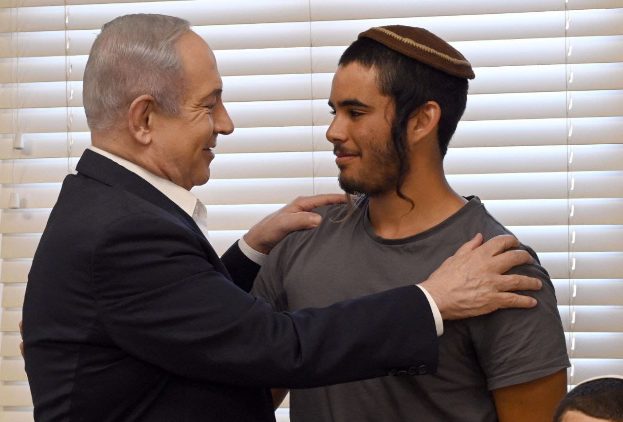 נתניהו עם נכדה של פרץ