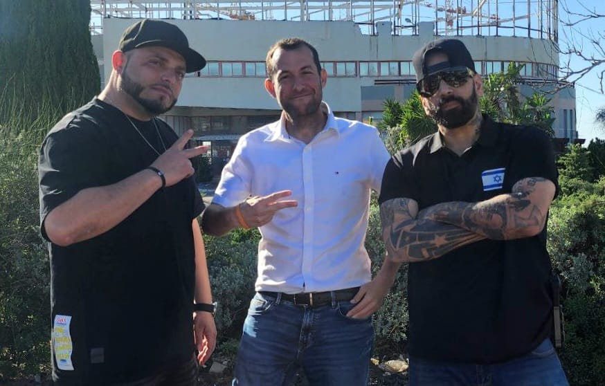 דגן עם צמד הראפרים