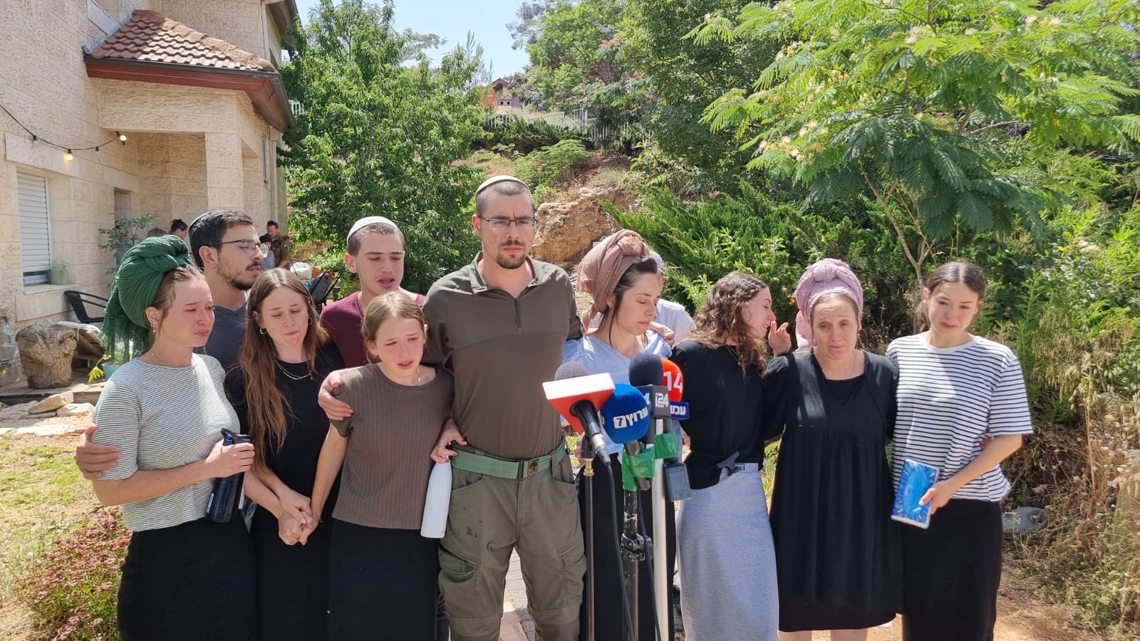 משפחתו של אלון ויס, 