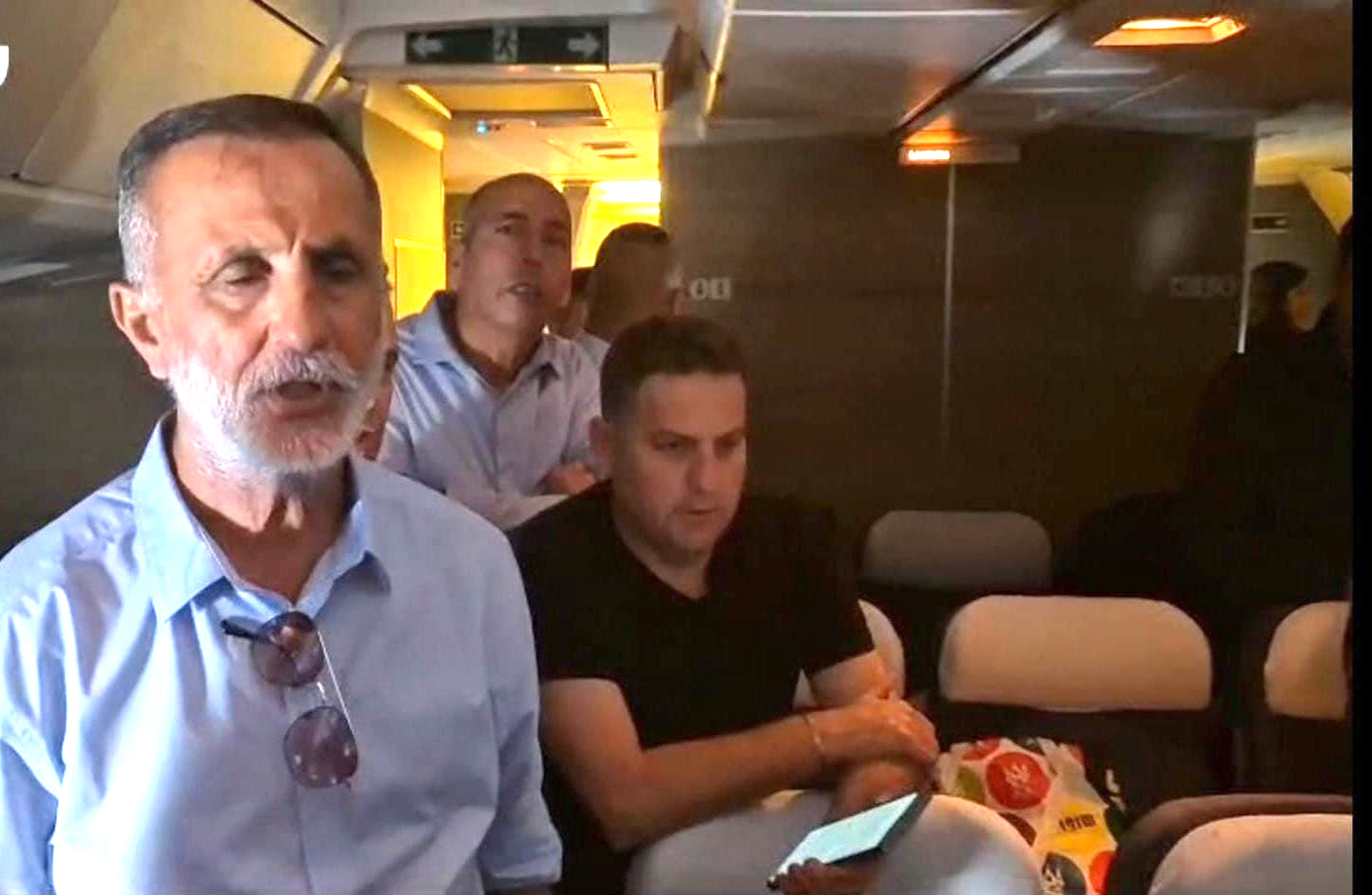 אביה של נועה ארגמני אומר קדיש במטוס כנף ציון