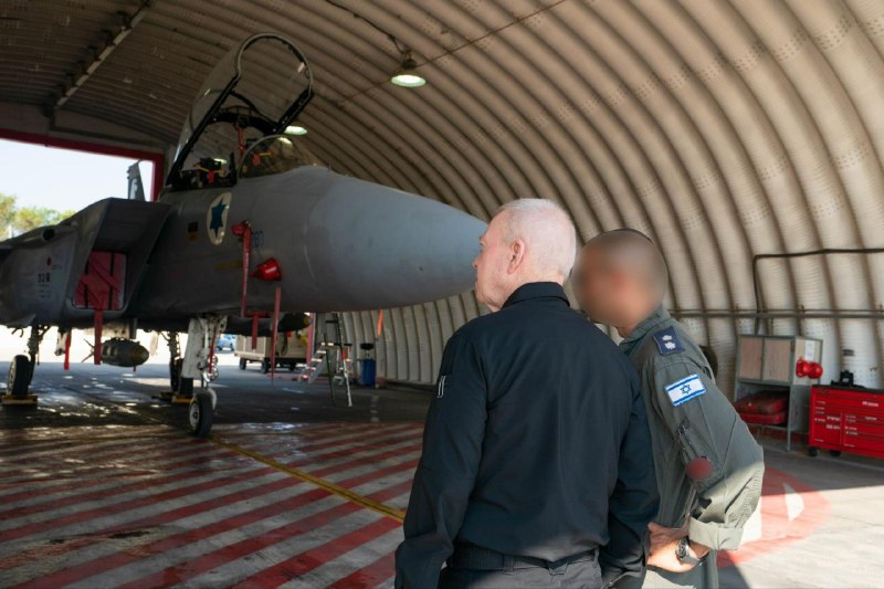 יואב גלנט בבסיס חיל האוויר