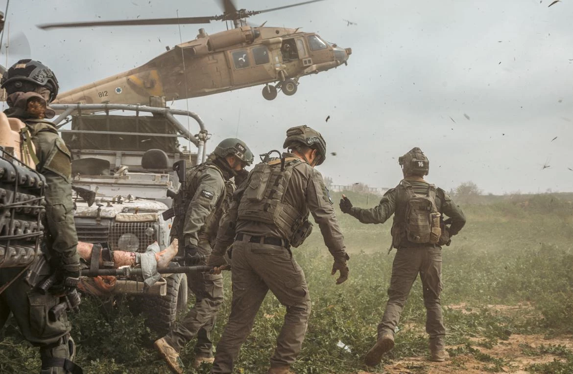 חילוץ פצועים בלב הרצועה