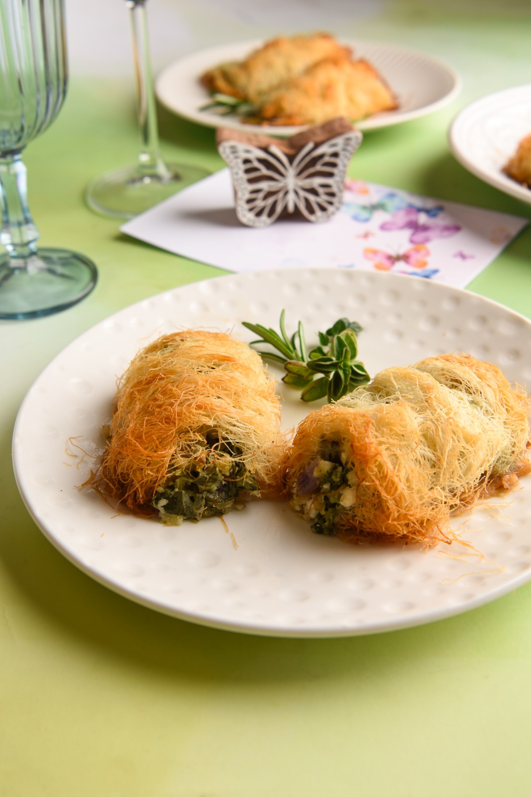 מאפה קדאיף במילוי עלי סלק וגבינות