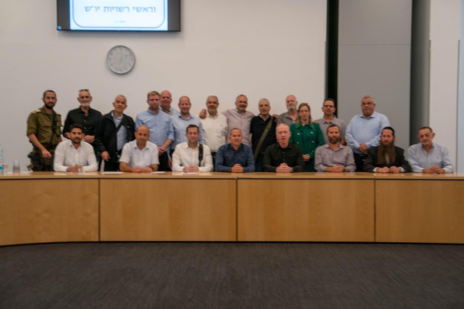 גלנט עם ראשי הרשויות