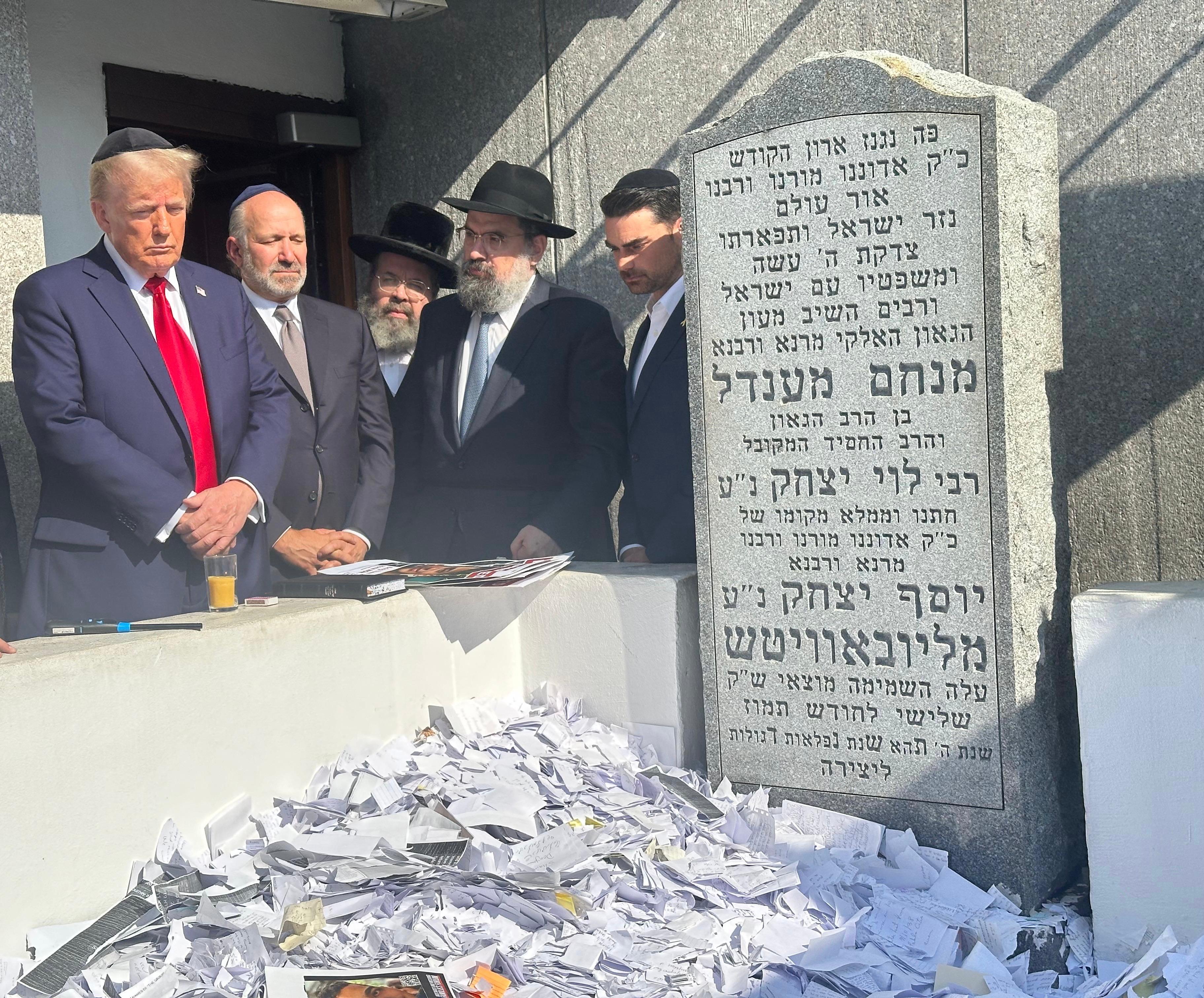 טראמפ מתפלל על קברו של הרבי מלובביץ'
