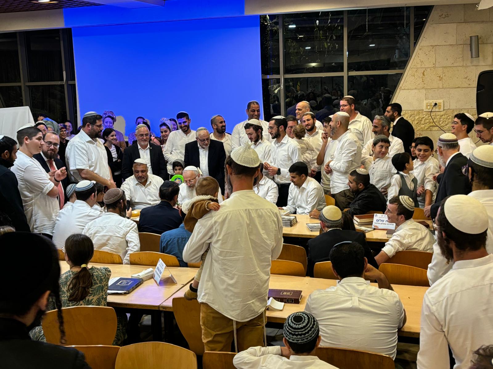 העובדים והרבנים במוצאי שבת