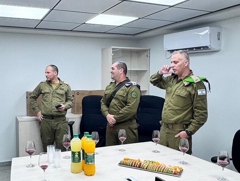 הקצינים בטקס