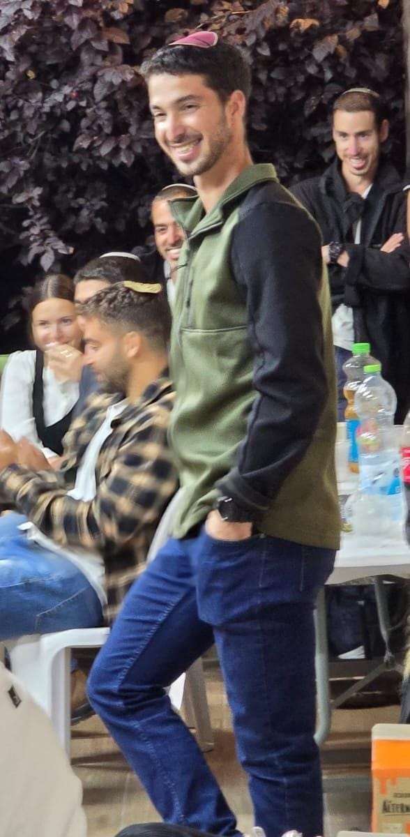 יהונתן דויטש הי"ד נואם במסיבת האירוסין שלו