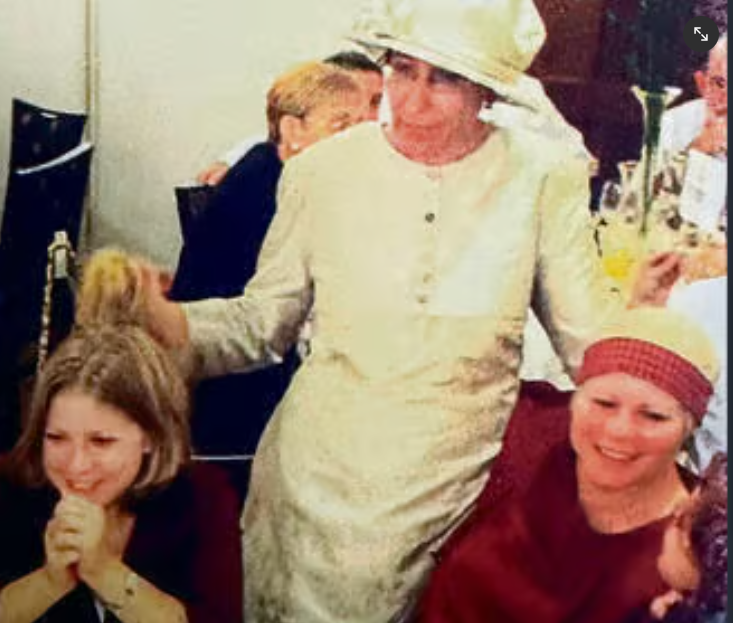 רחל כהן הי"ד ורחל גביש (במרכז) הי"ד