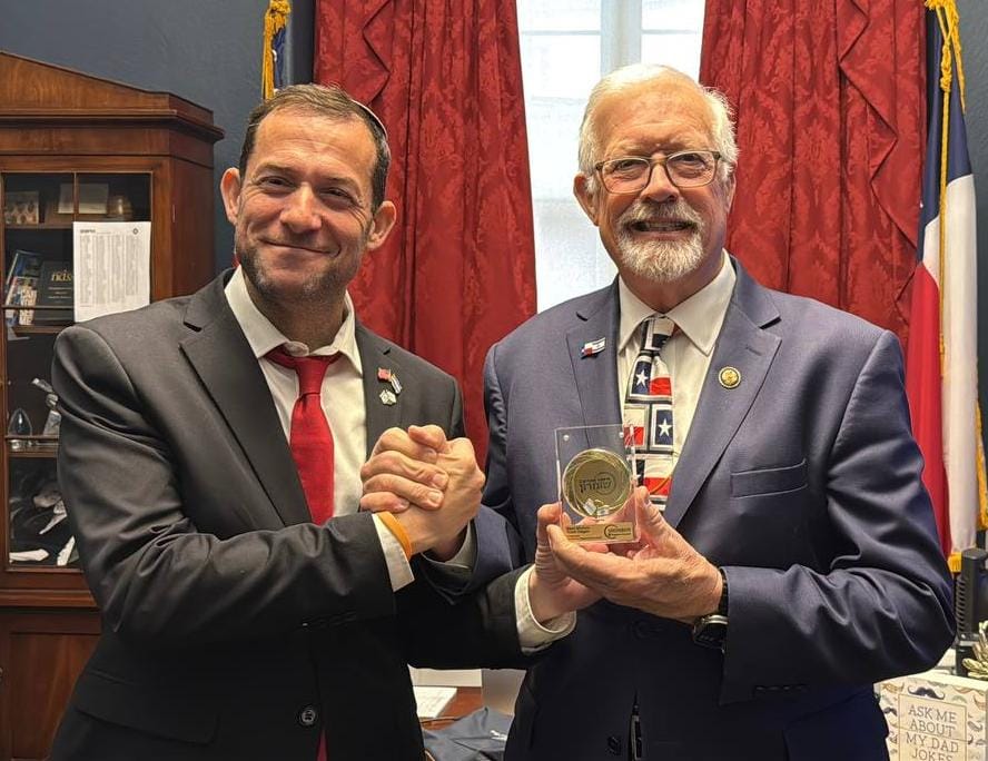 יוסי דגן עם חבר הקונגרס וונדי וובר