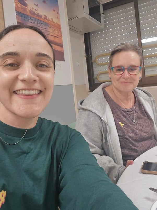 אמילי דמארי עם אימה מנדי