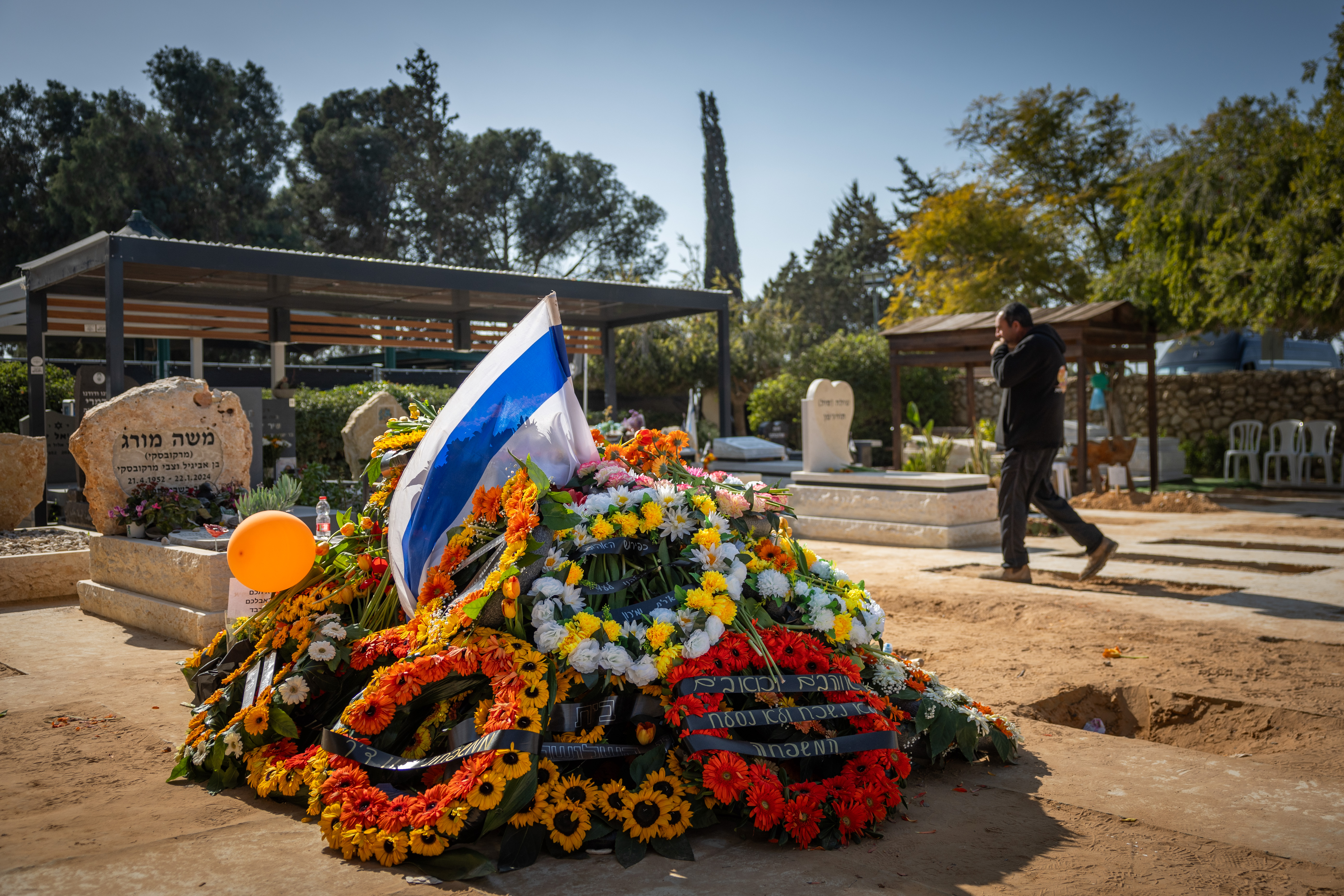 קברם של שירי, כפיר ואריאל ביבס