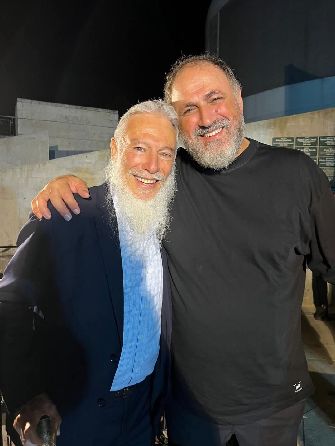 הרב עמי פייקובסקי מייסד הסדנאות והאמן גולן אזולאי צילום: א'מחייה