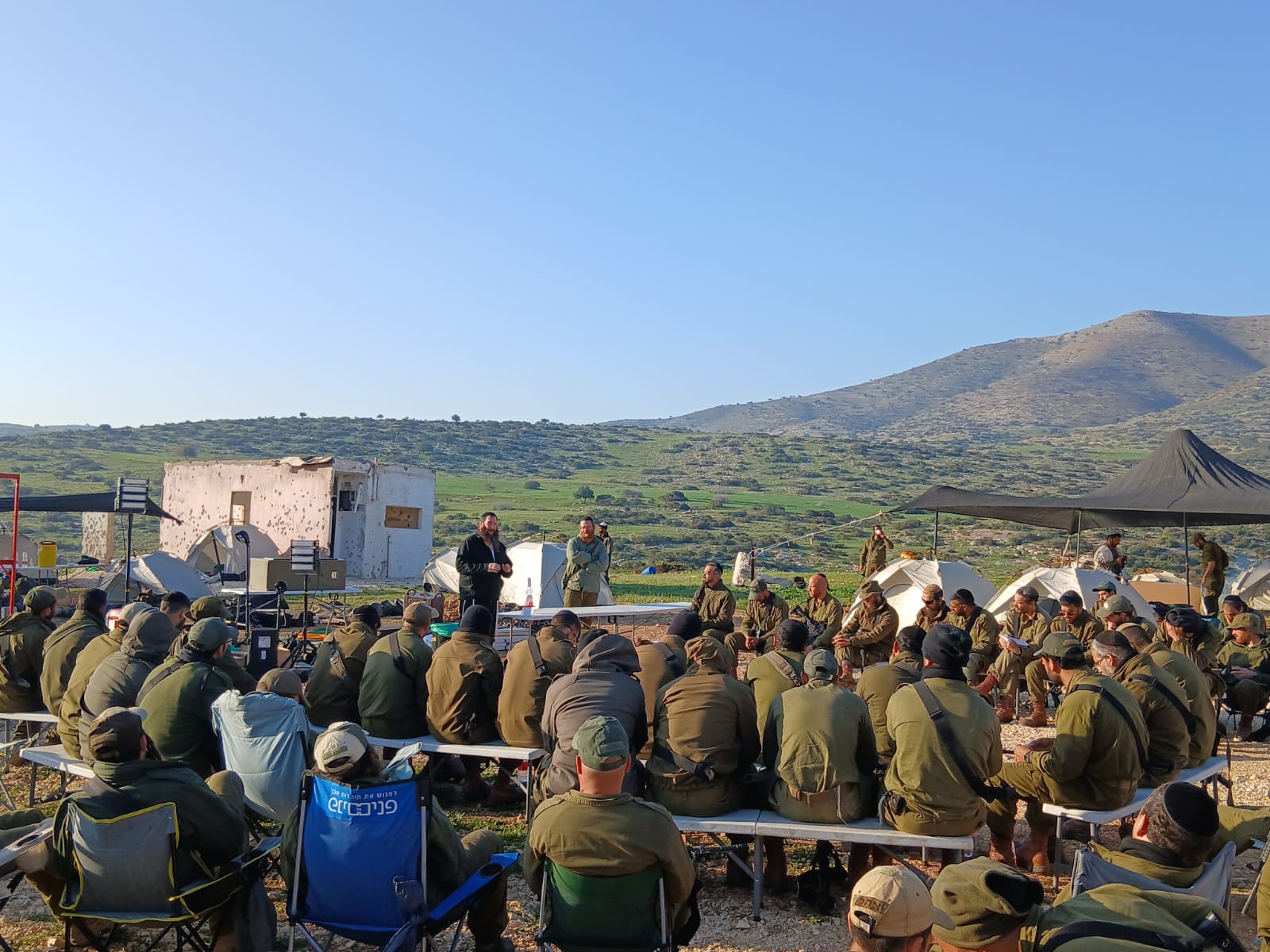 הרב פרץ איינהורן בבסיס החשמונאים