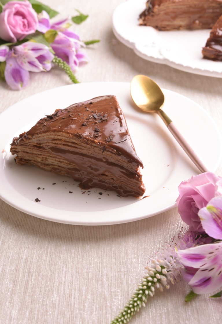 עוגת בלינצ'ס וקרם שוקולד חלומית