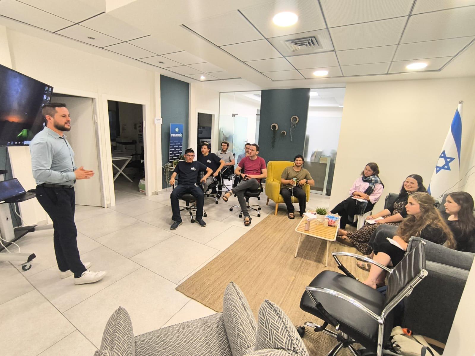 הצעירים בדיבייט