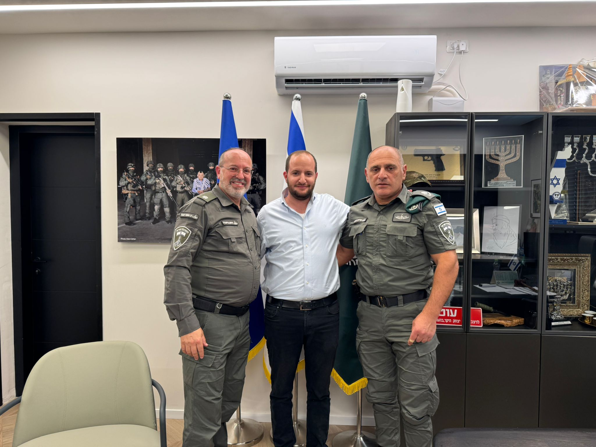 לוי עם מפקד ורב מג"ב