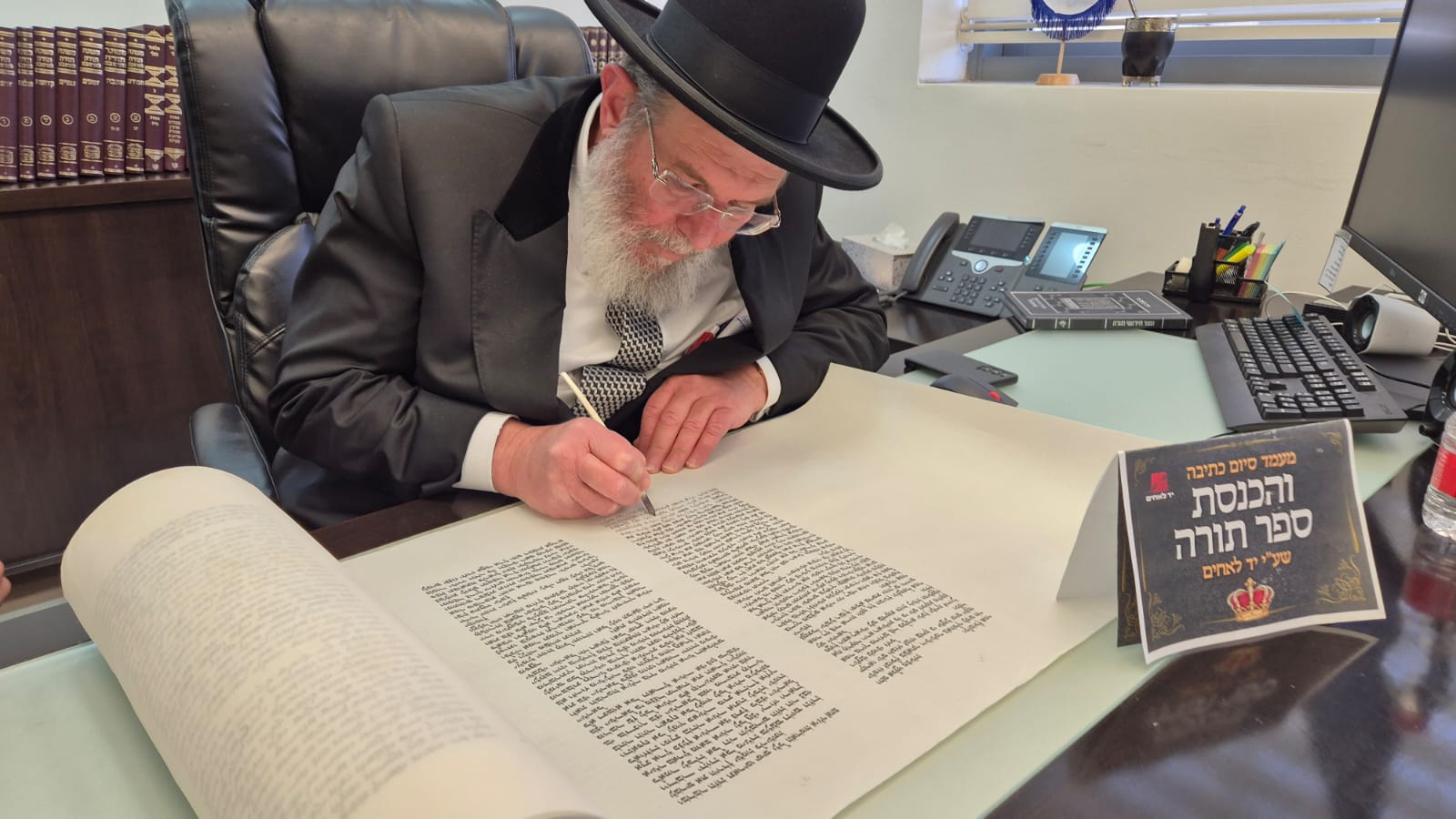 הרב קלמן בר בכתיבת אותיות