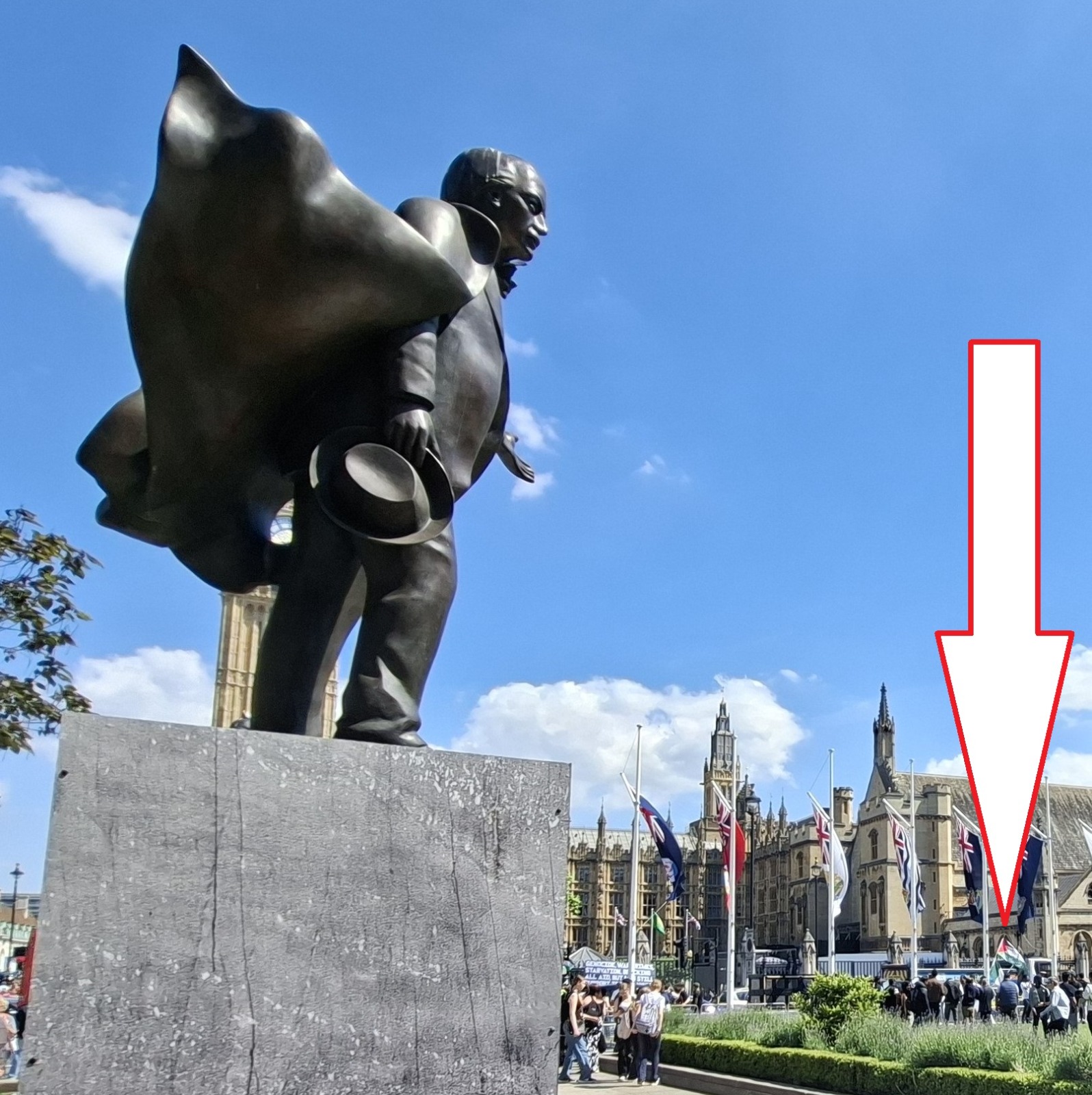 הפסל וההפגנה