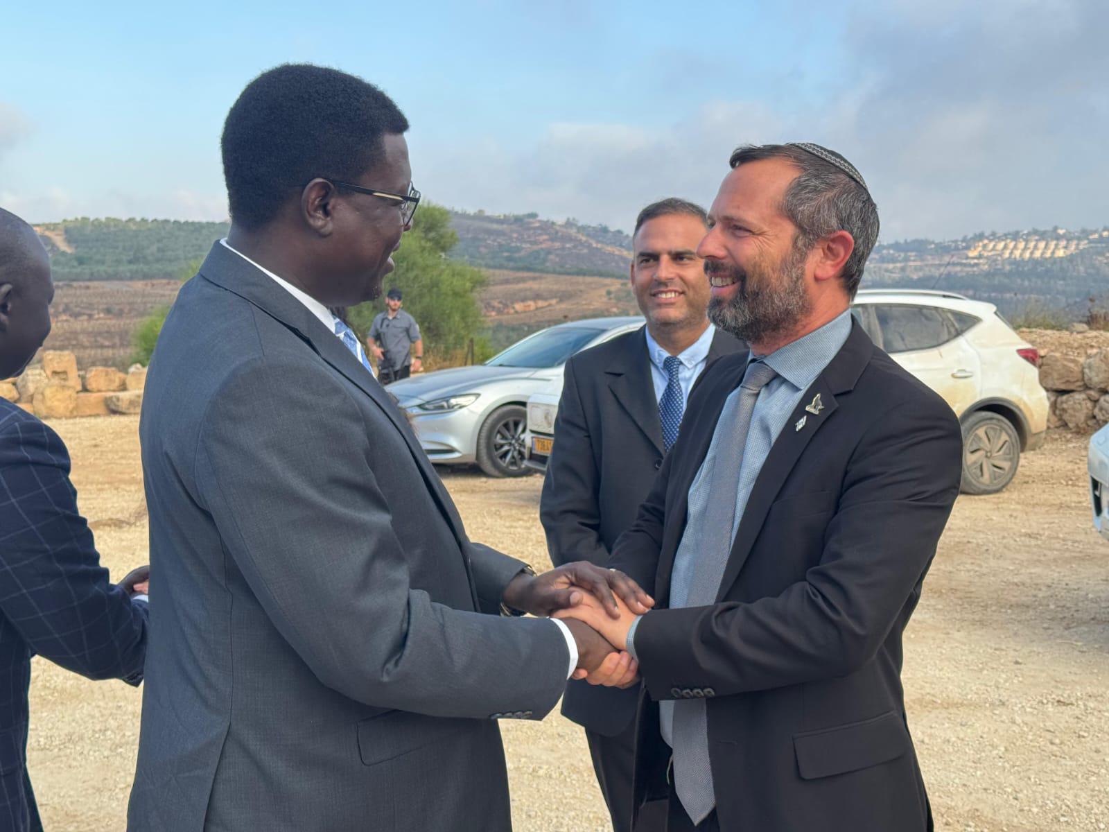 ישראל גנץ עם השר מדרום סודן