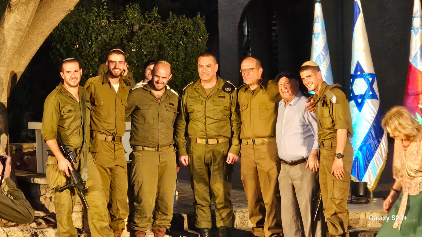 בניטה עם ילדיו