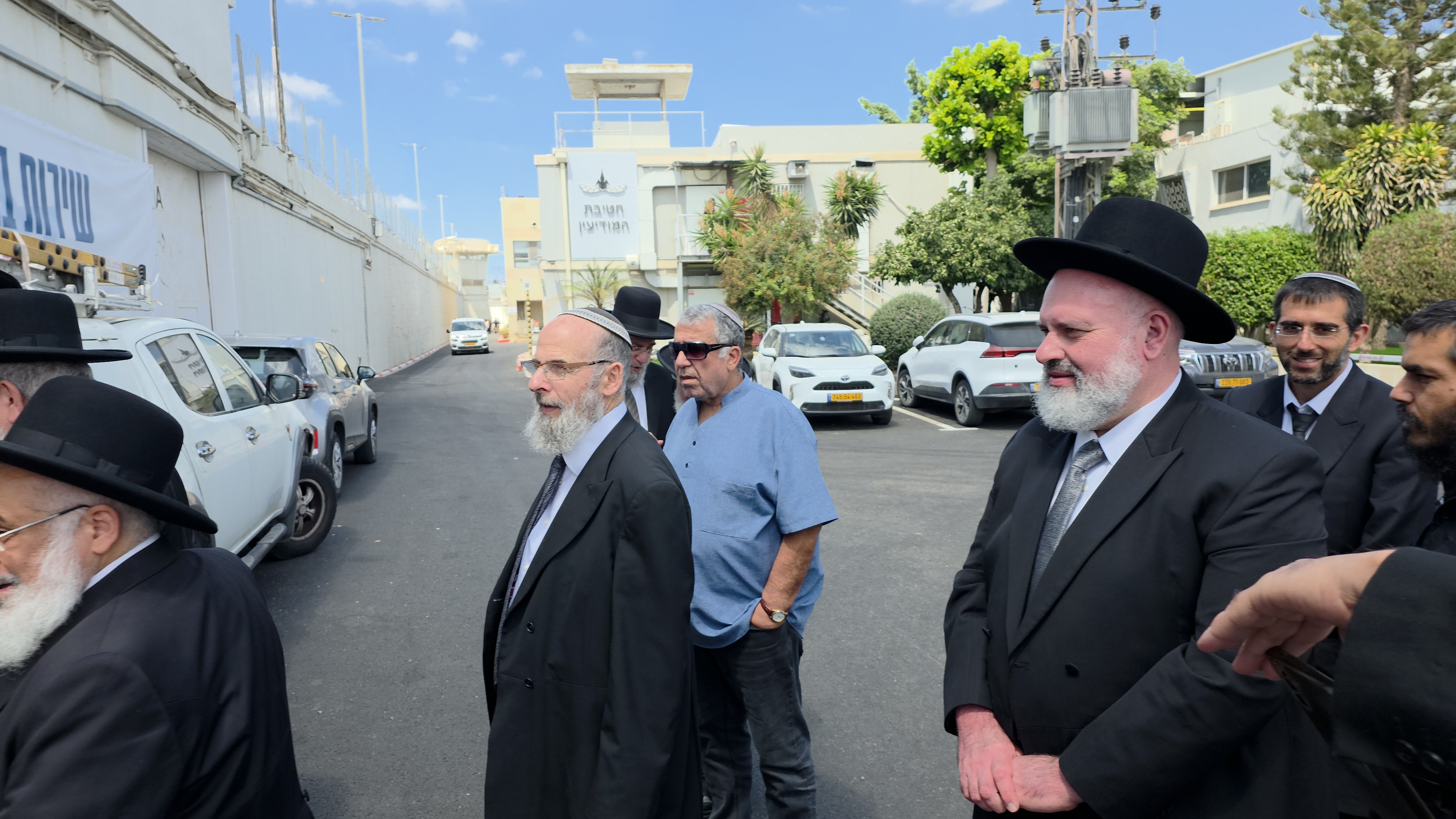 דיינים בכלא איילון