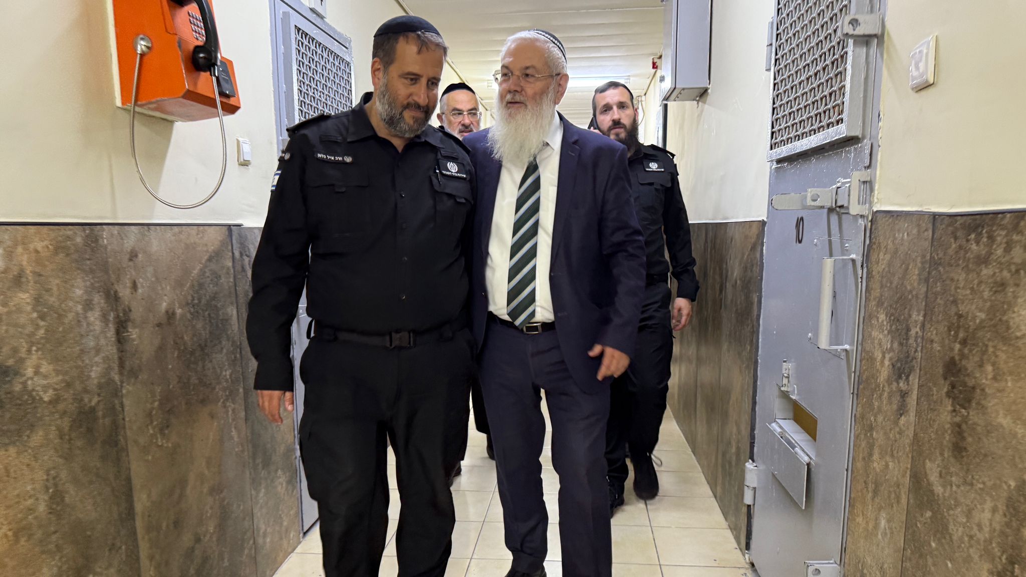 הביקור בכלא