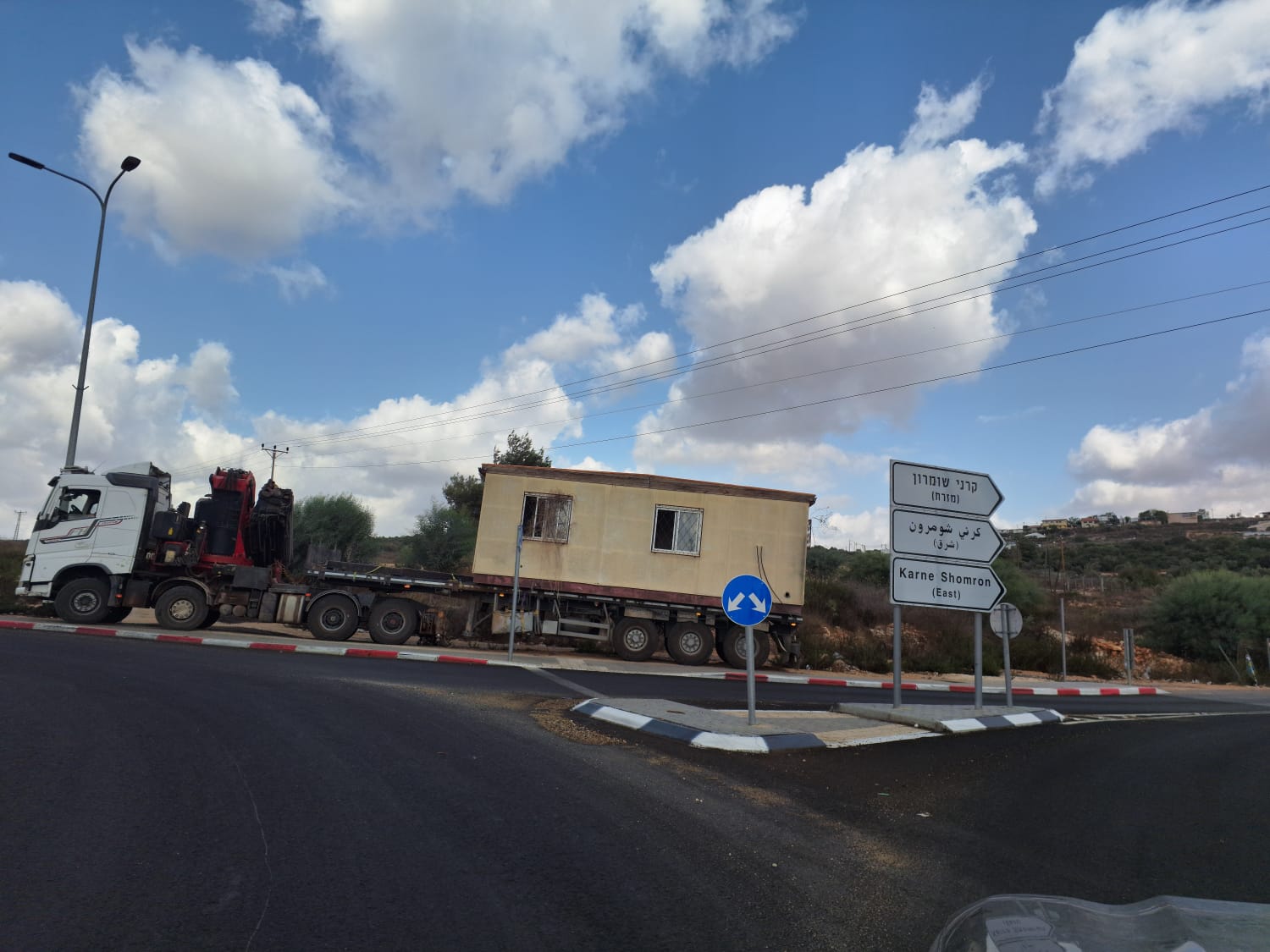 קרוואן בדרכו לנקודה החדשה