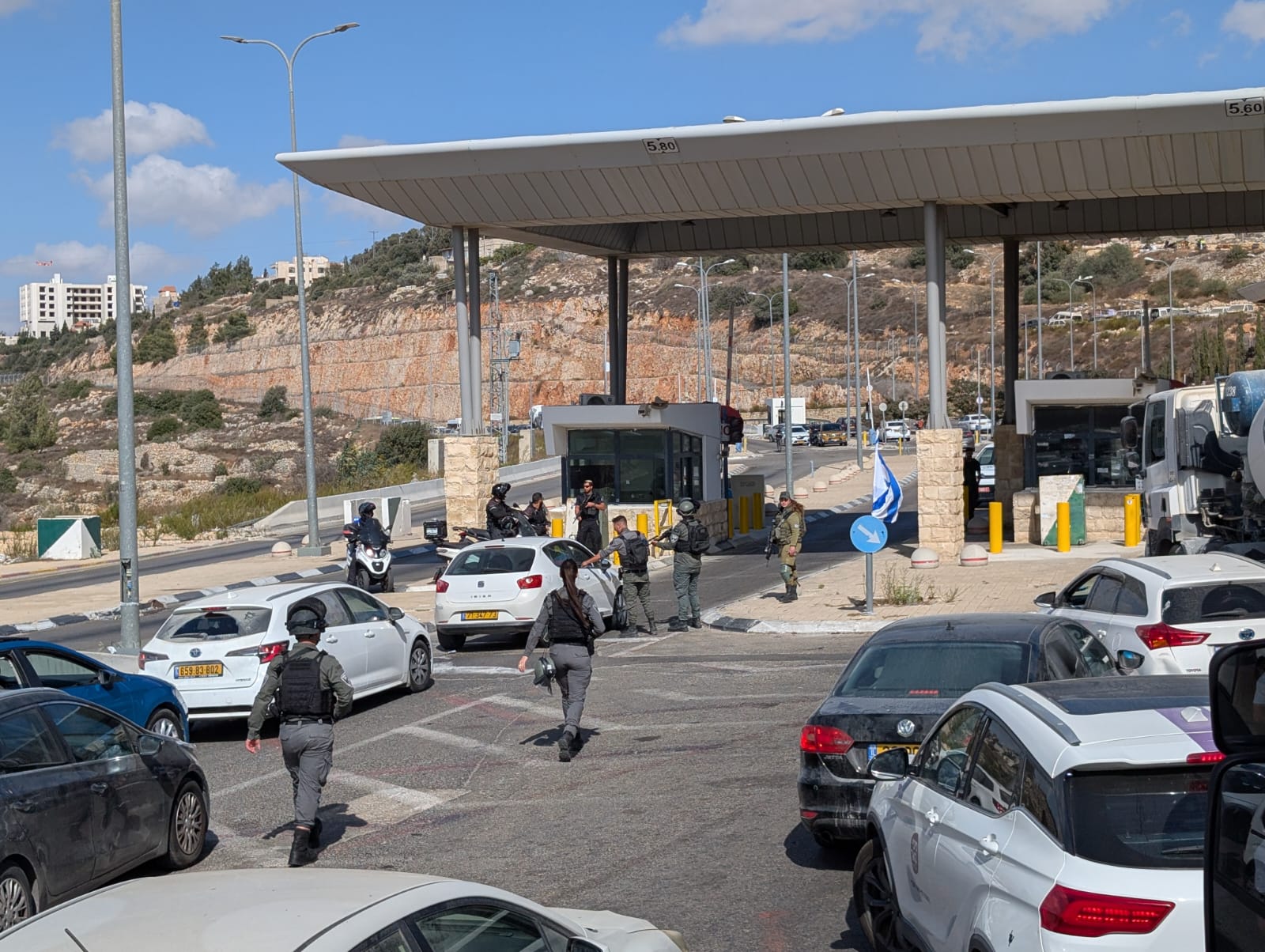 כוחות הביטחון סמוך לזירת הפיגוע