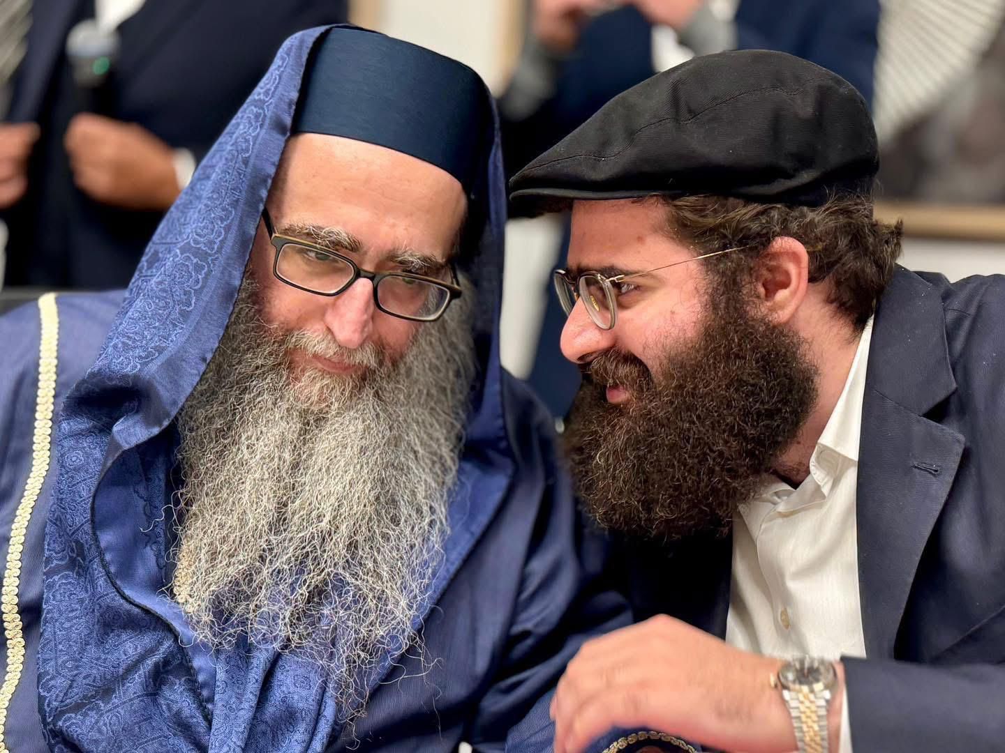 המנהיג עם בנו