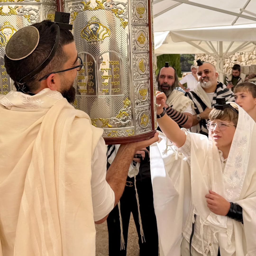 חנן בן ארי עם בנו ברוכי