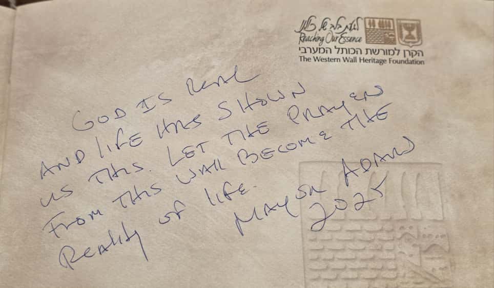 המסר של ראש העיר ניו יורק היוצא בספר האורחים של הכותל