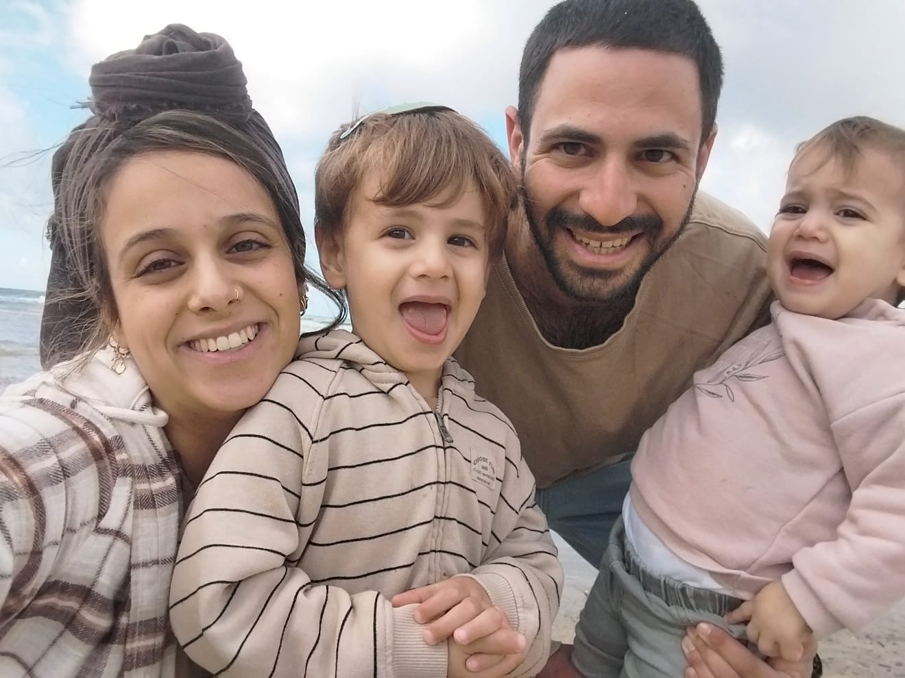 סרן גבריאל שני ז"ל, אישתו וילדיהם 