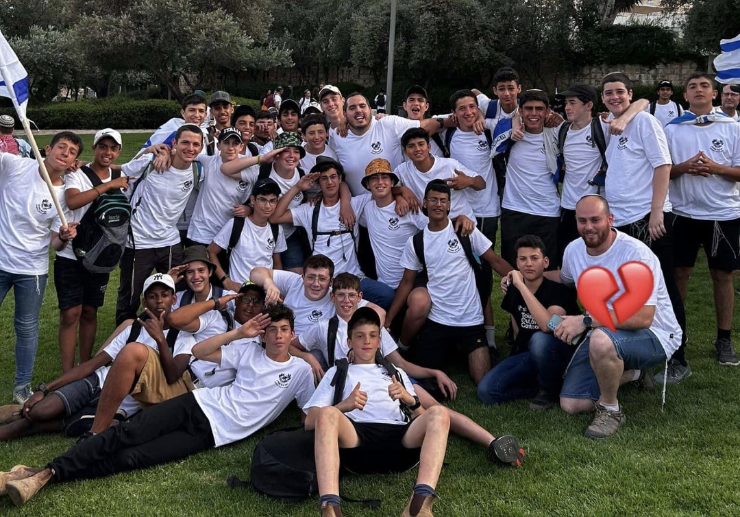 צבי עם התלמידים