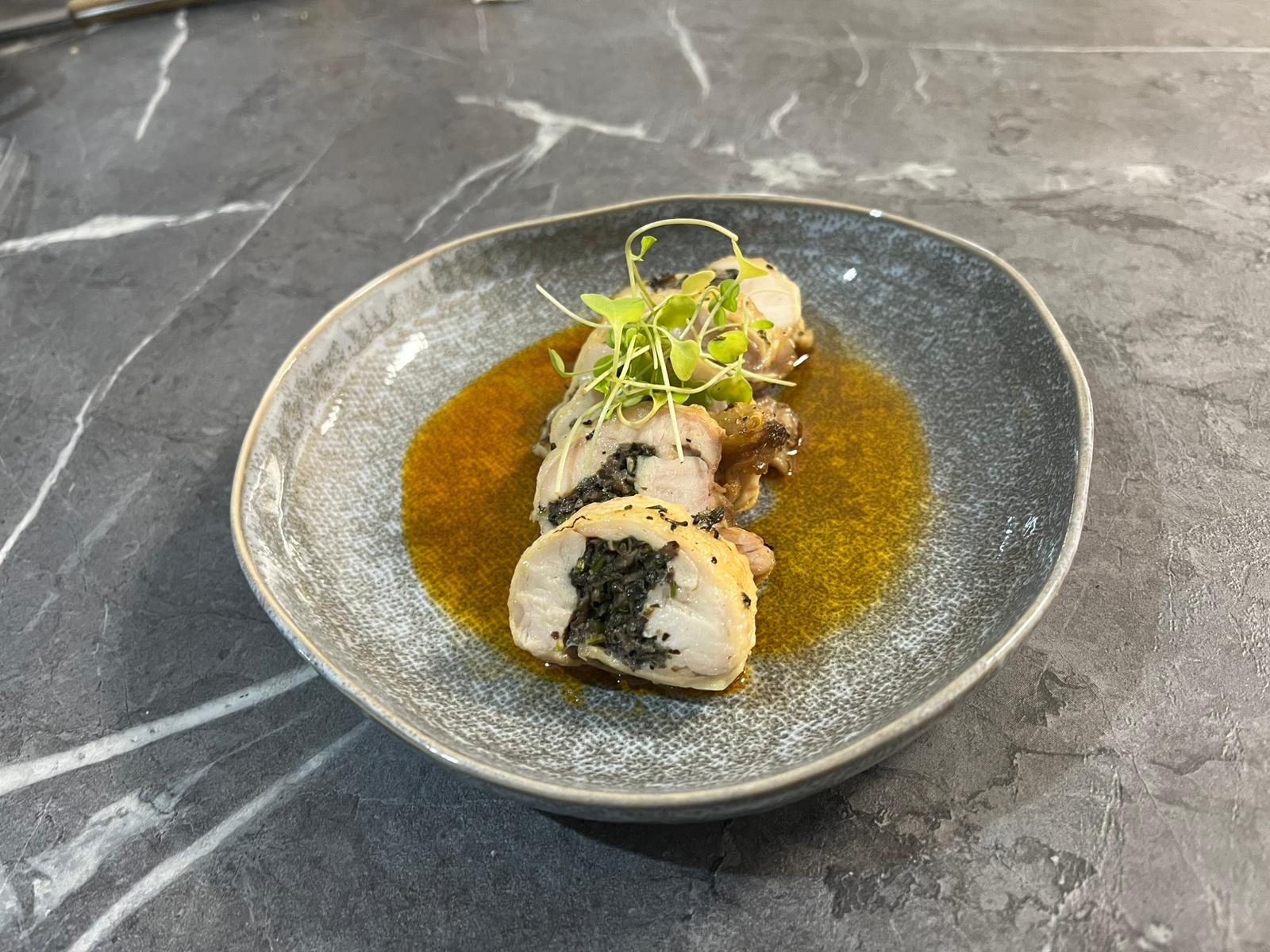 מבט חזיתי למילוי. הפטריות מככבות