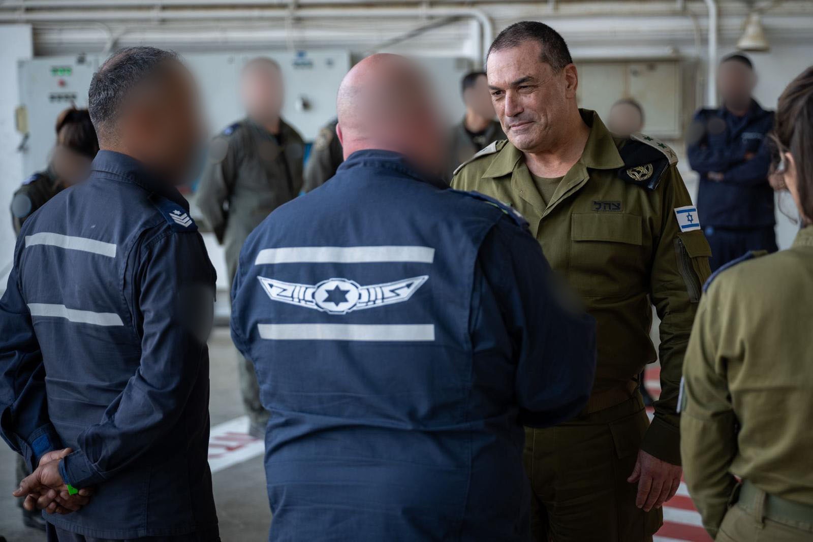 הרמטכ"ל בשיחה עם משרתי חיל האוויר