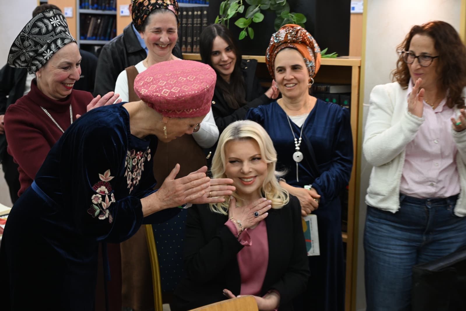 שרה נתניהו במרכז הרב