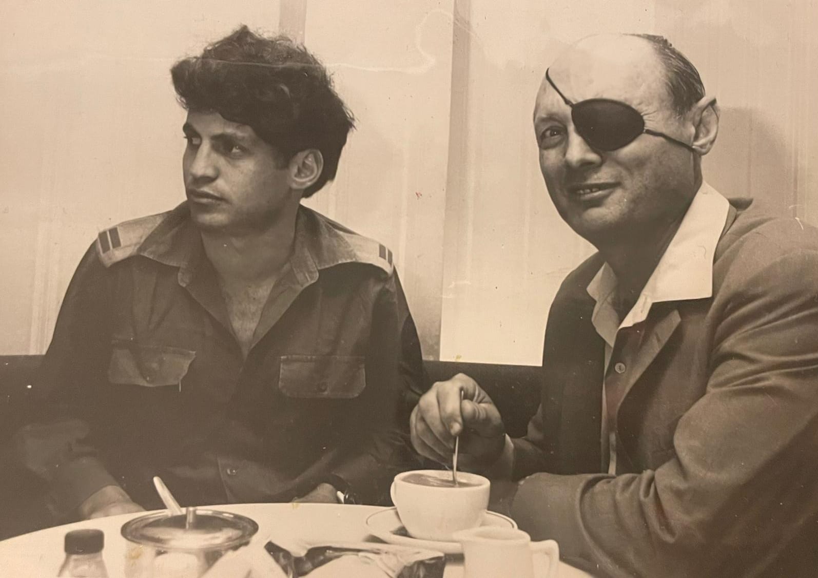 עם משה דיין אחרי המבצע