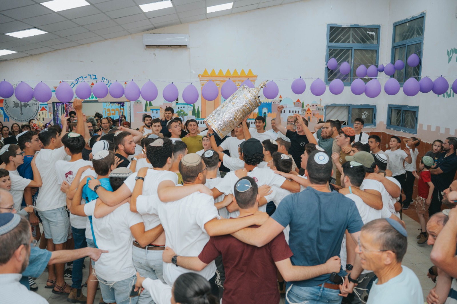 הכנסת ספר התורה