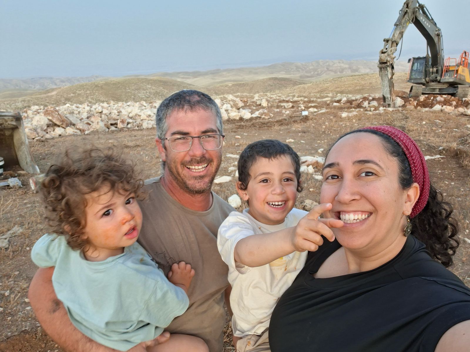 בת חן ודרור וילדיהם