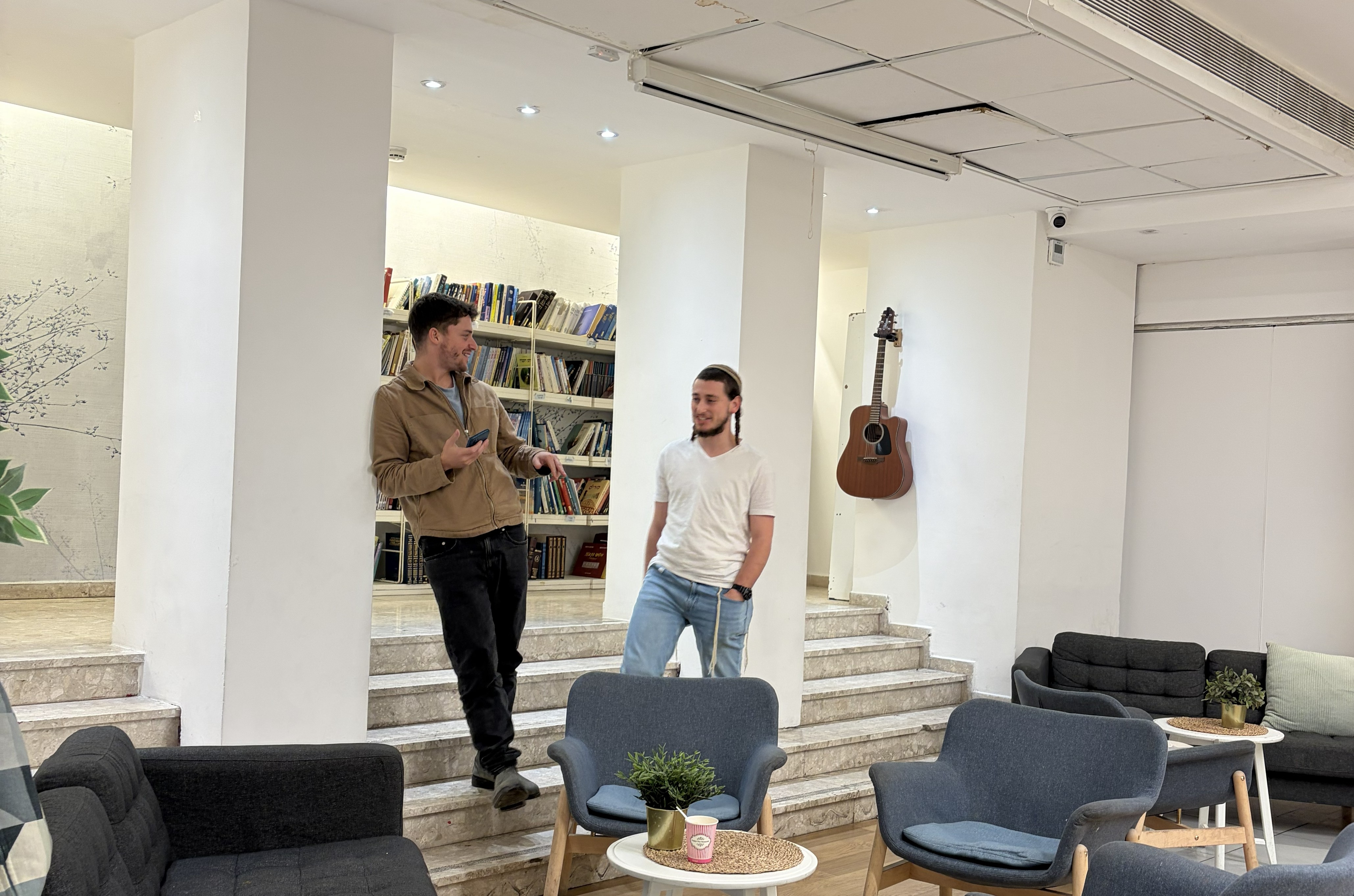 המקום
