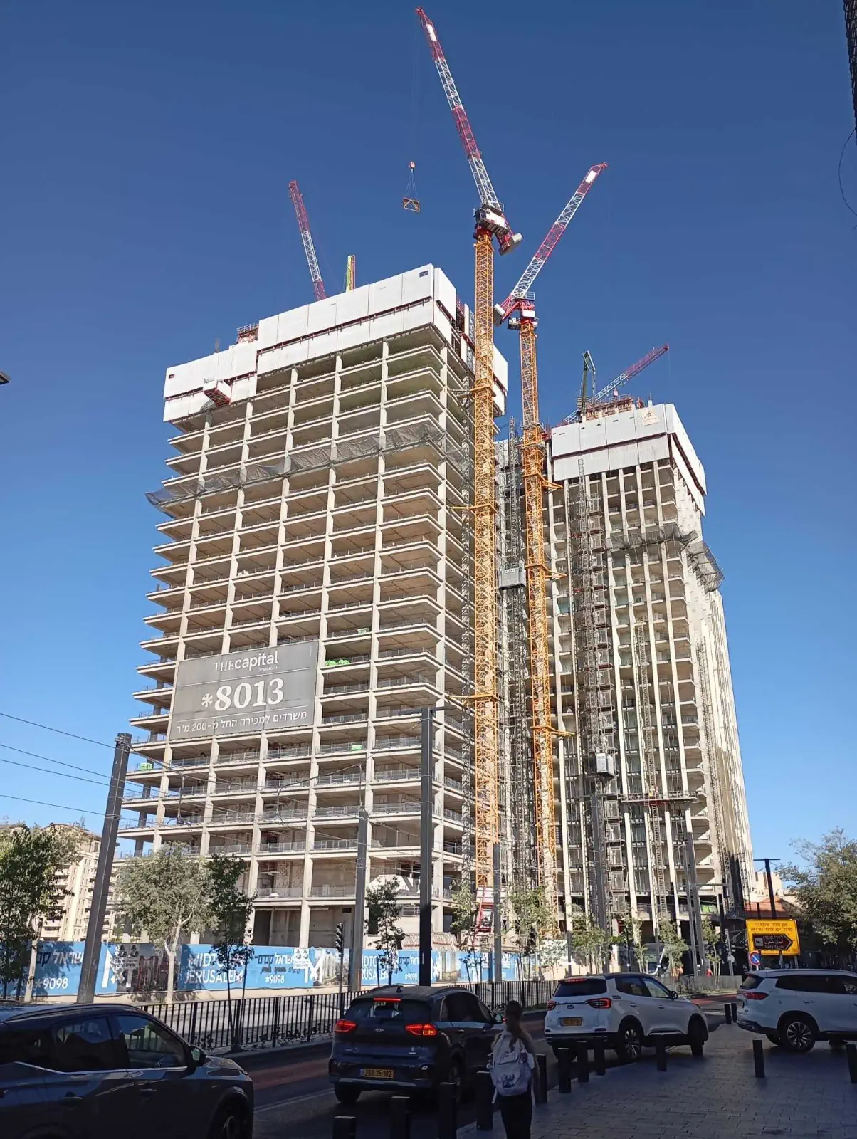 בנייה לגובה על ציר הרכבת הקלה.